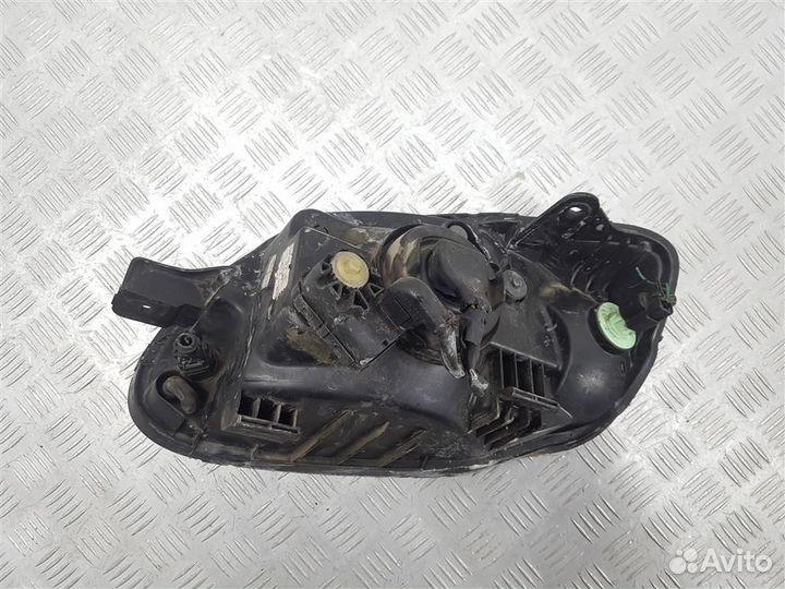 Фара правая Hyundai Accent