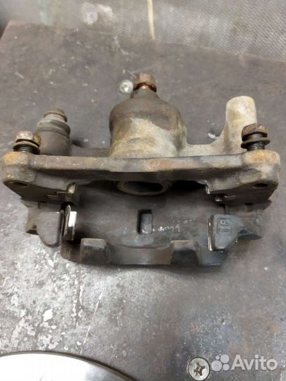 Суппорта задние Toyota Camry XV20