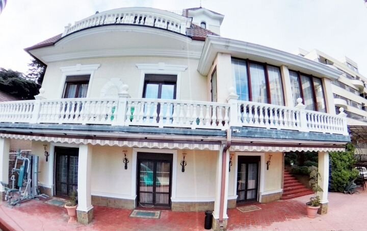 Дом 285,7 м² на участке 9,3 сот.