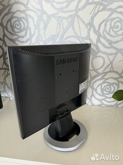Монитор Samsung