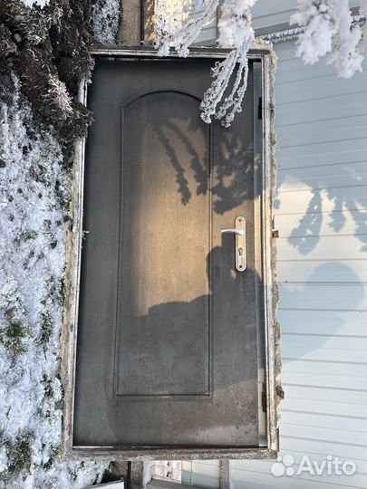 Металлическая дверь бу