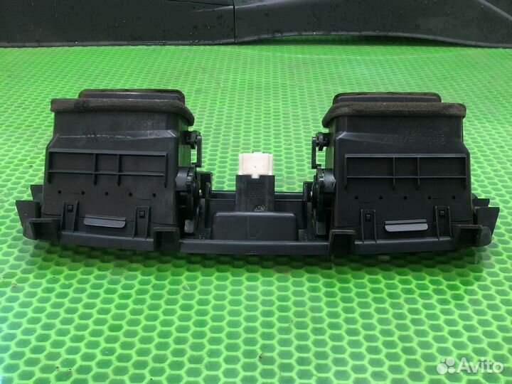 Средний дефлектор Mitsubishi Lancer 9