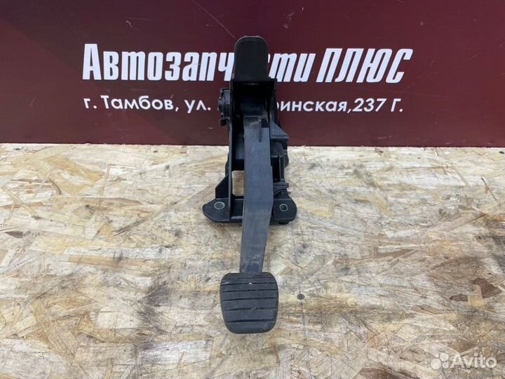 Педаль сцепления LADA X-Ray