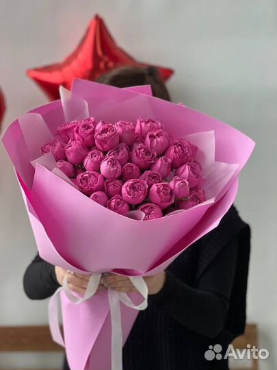 Букет из пионовидных кустовых роз