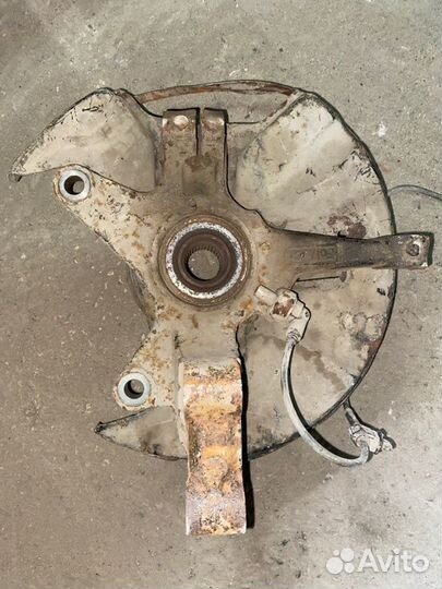 Кулак поворотный передний левый Mitsubishi