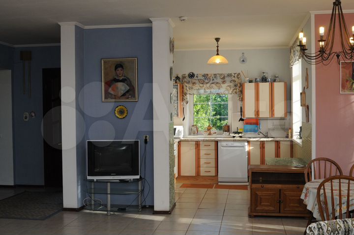 Дом 242 м² на участке 24,2 сот.