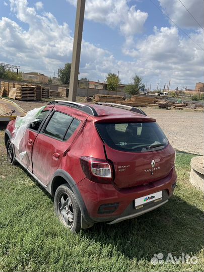 Renault Sandero Stepway 1.6 AT, 2017, битый, 65 000 км