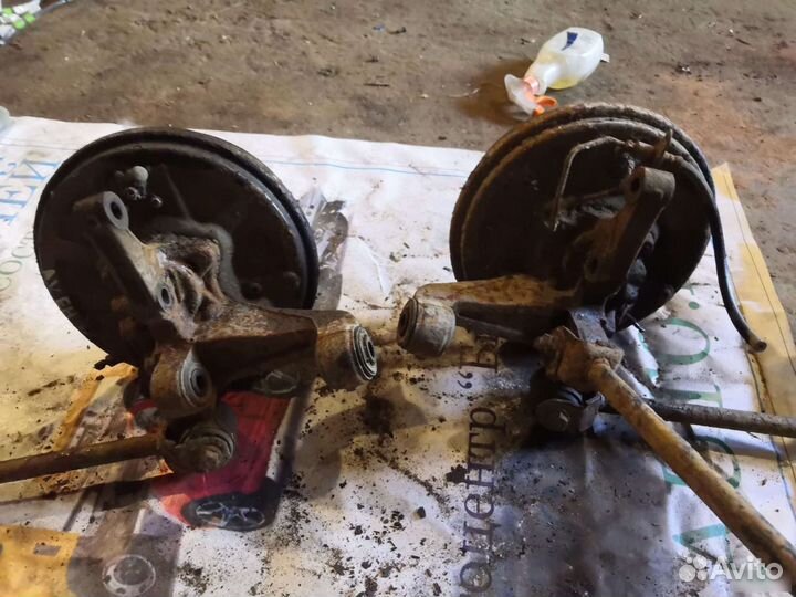 Задние кулаки с барабанами Toyota avensis