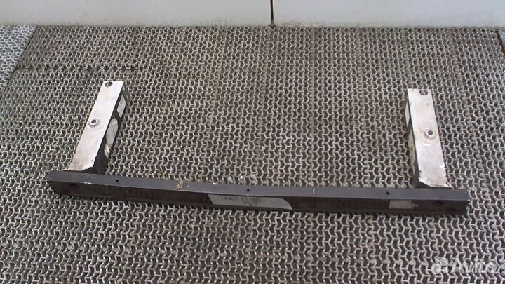 Усилитель бампера Lexus LS460, 2010