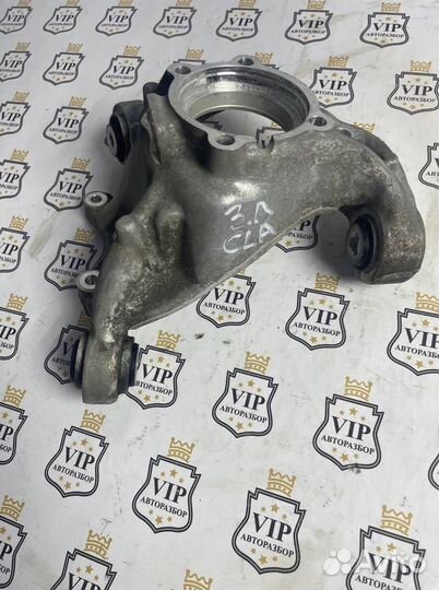 Кулак задний задний левый Mercedes-Benz Cla200