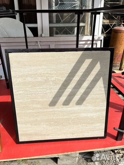 Стол и лавочка на кладбище