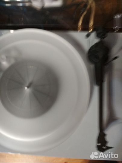 Проигрыватель винила Pro-Jekt Debut Carbon