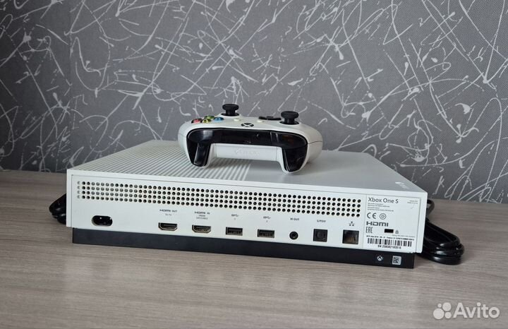 Xbox One S 1 Tb / Game Pass Ultimate