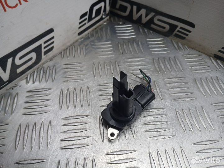 Датчик массового расхода воздуха Toyota Vitz