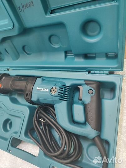 Сабельная пила Makita JR 3050T