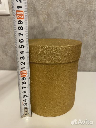 Блестящая подарочная коробка d-14 см