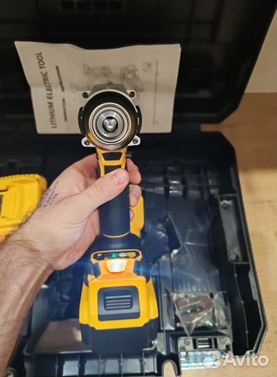 Бесщеточный шуруповерт ударный Dewalt 20 v 6 а/ч