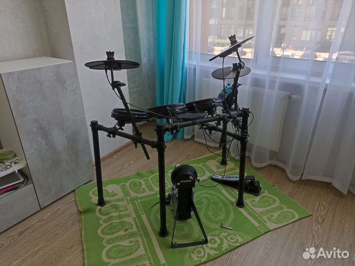 Alesis Nitro Drum Kit/Электронные барабаны