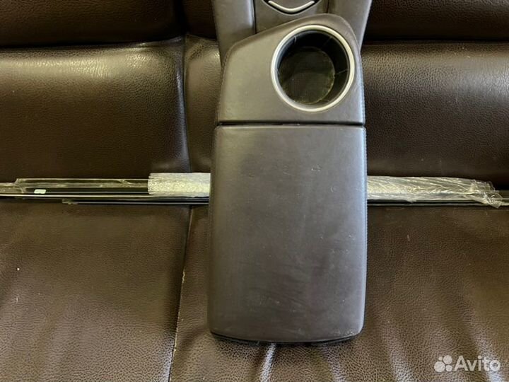 Подлокотник Porsche Panamera Turbo 970