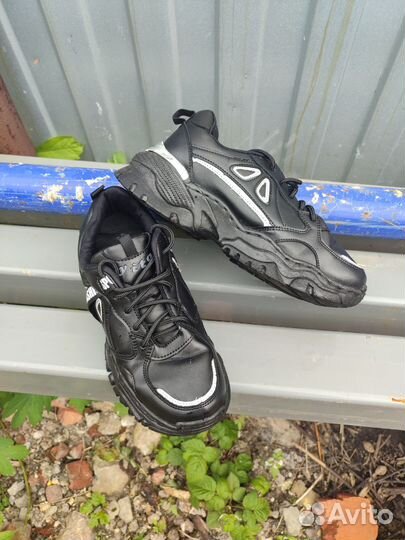 Кроссовки женские