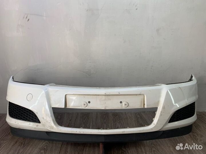 Бампер передний Opel Astra H универсал 2011