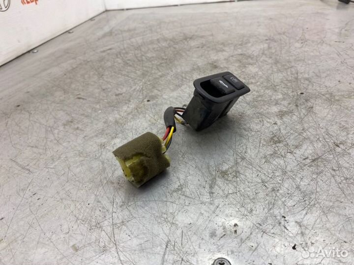 Кнопка открывания крышки багажника Kia Magentis 2