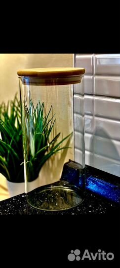 Банка с деревянной крышкой