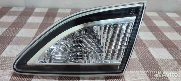 Фонарь задний правый в крышку багажника Мазда 3 bl