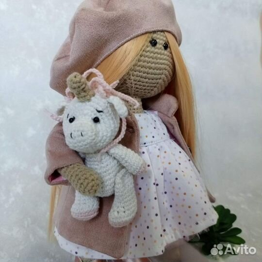 Вязаная куколка ручной работы