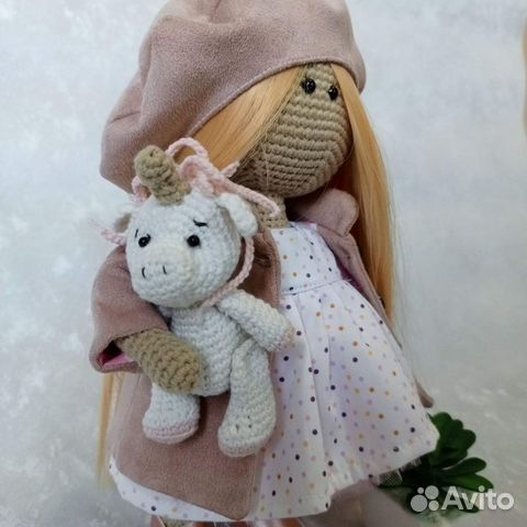 Вязаная куколка ручной работы