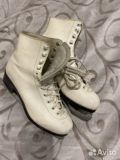 Коньки фигурные женские 40 размер