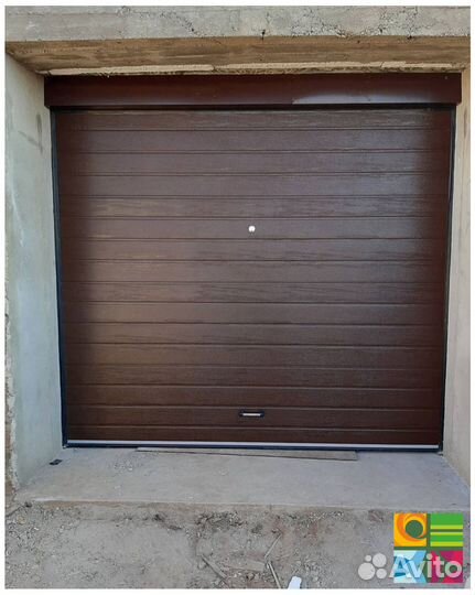 Секционные ворота для гаража alutech