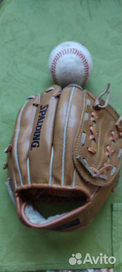 Бейсбольная перчатка