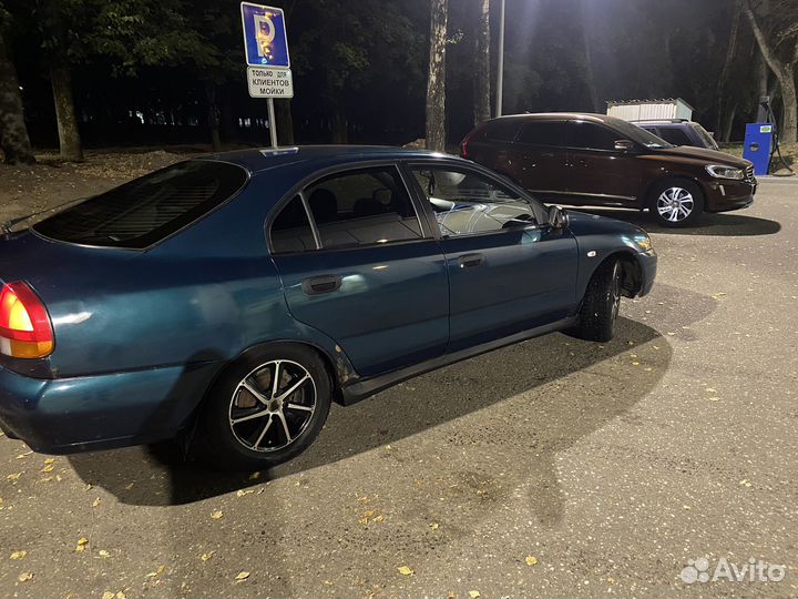 Mitsubishi Carisma 1.6 МТ, 1998, 300 000 км