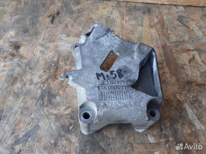 Кронштейн двигателя правый Opel Corsa D 2006-2015