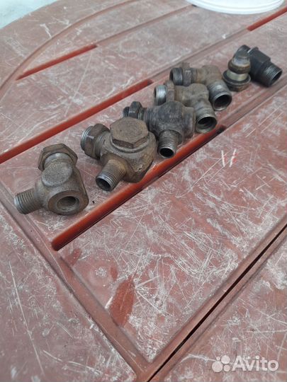 Фитинги резьбовые,угловые