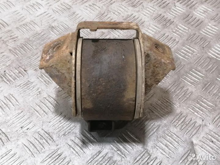 Опора двигателя правая Volkswagen Passat b3 b3