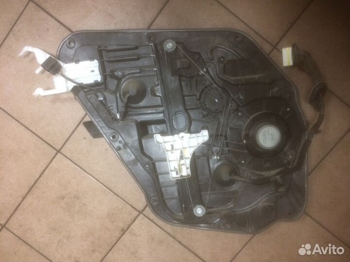 Стеклоподъемник задний правый Kia Ceed 2