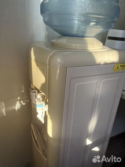 Куллер для воды напольный