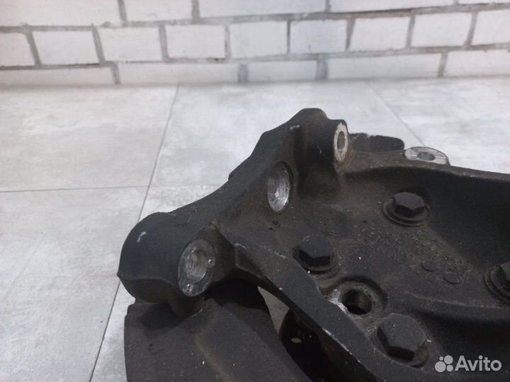 Кулак передний левый Bmw 1 E87 E90 E84 N46