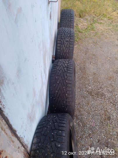 Pirelli Ice Zero 215/55 R17