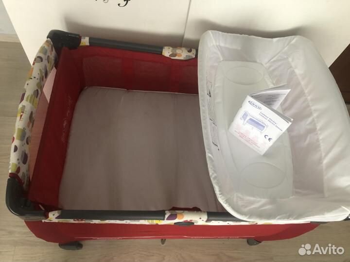 Манеж-кроватка Graco