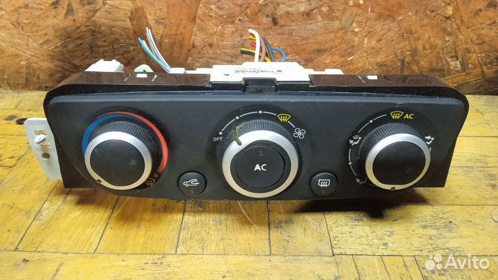 Блок управления отопителем Renault Megane III (200