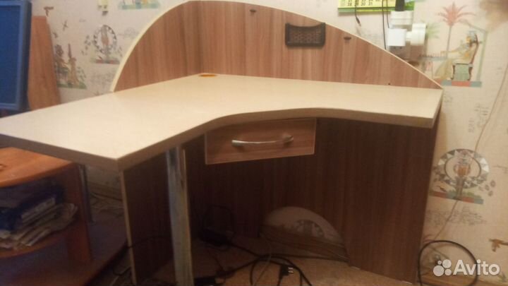 Компьютерный стол