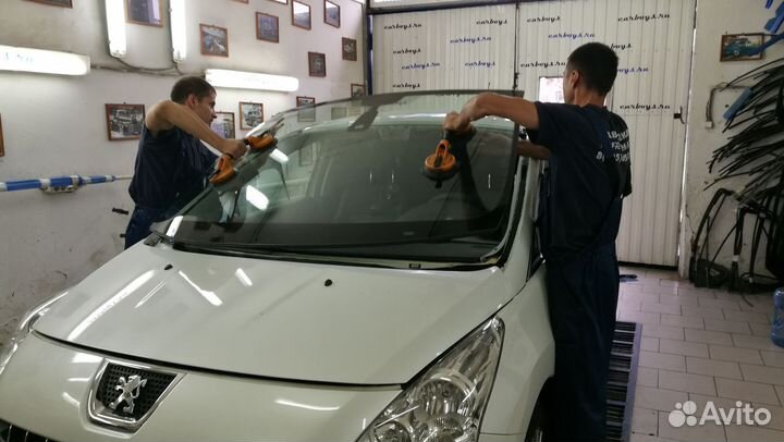 Лобовое стекло Пежо 3008 / 5008