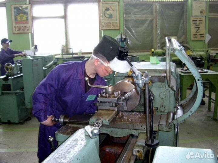 Токарь