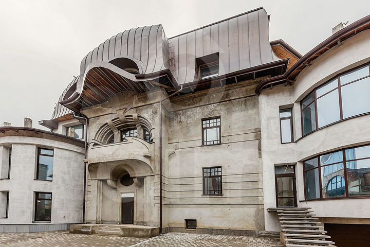 Коттедж 695 м² на участке 7 сот.