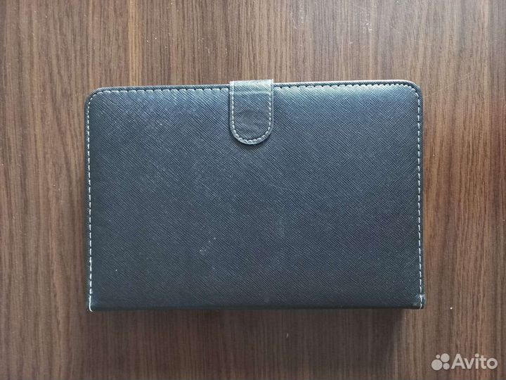 Планшет с чехлом клавиатурой