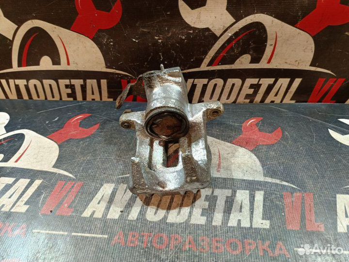 Суппорт тормозной задний правый Volkswagen Passat