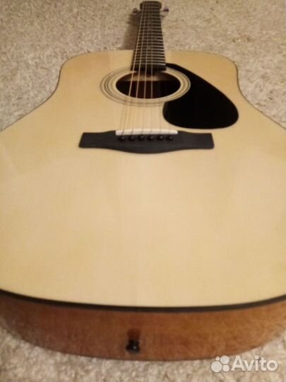 Акустическая гитара yamaha